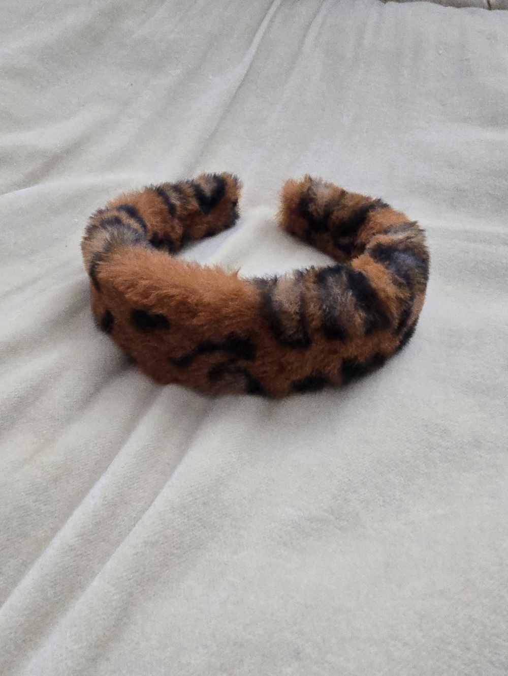UO Fuzzy headband